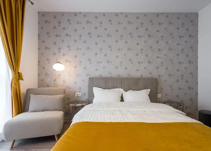 Plaza 92 Apartment