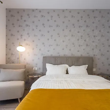 Plaza 92 Apartment